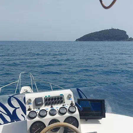 Yachtannablu Botel *