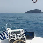 Yachtannablu ספינת מלון *