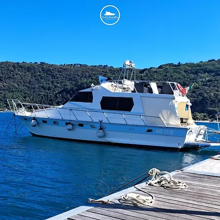 Yachtannablu ספינת מלון *