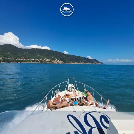 ספינת מלון Yachtannablu