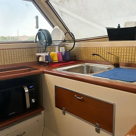 Yachtannablu Bateau-hôtel *